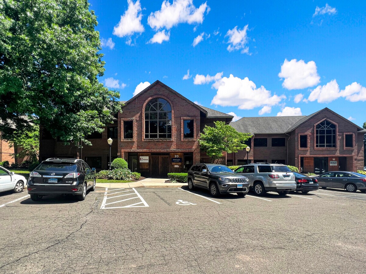 20 Avon Meadow Ln, Avon, CT 06001