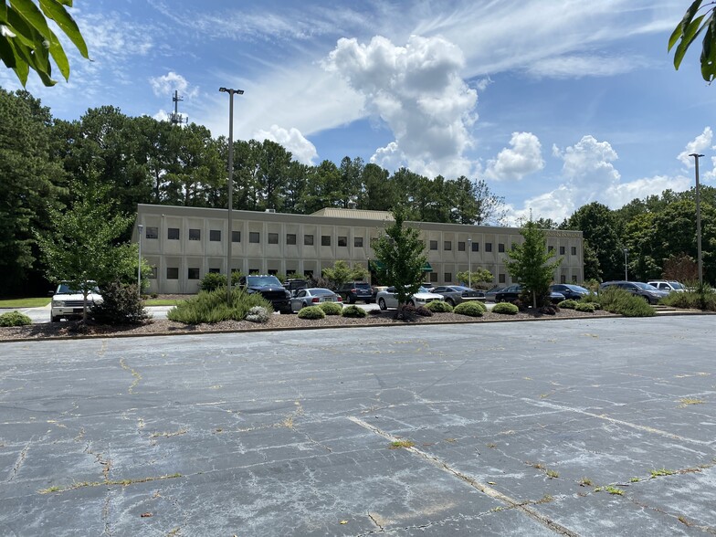 30 Perimeter Park Dr, Atlanta, GA for lease - Building Photo - Image 2 of 7