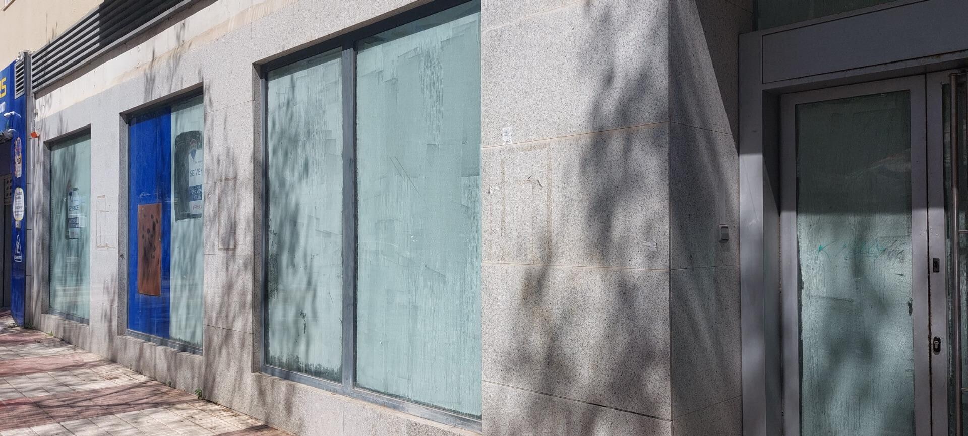 Retail in Marbella for sale Building Photo- Image 1 of 16