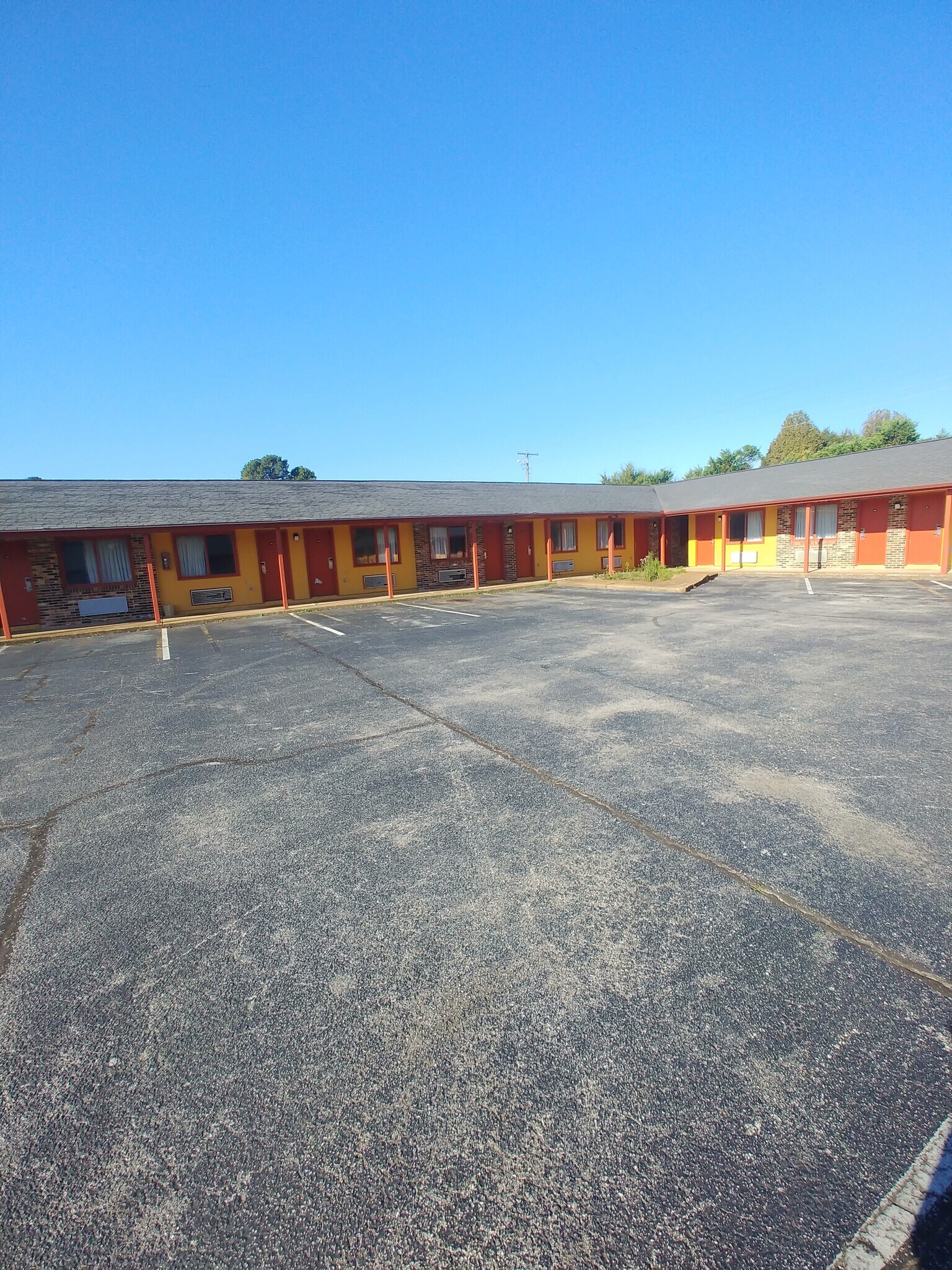 1915 Florence Blvd, Florence, AL 35630 Value Add Property! Seller Says Make Offer!!!