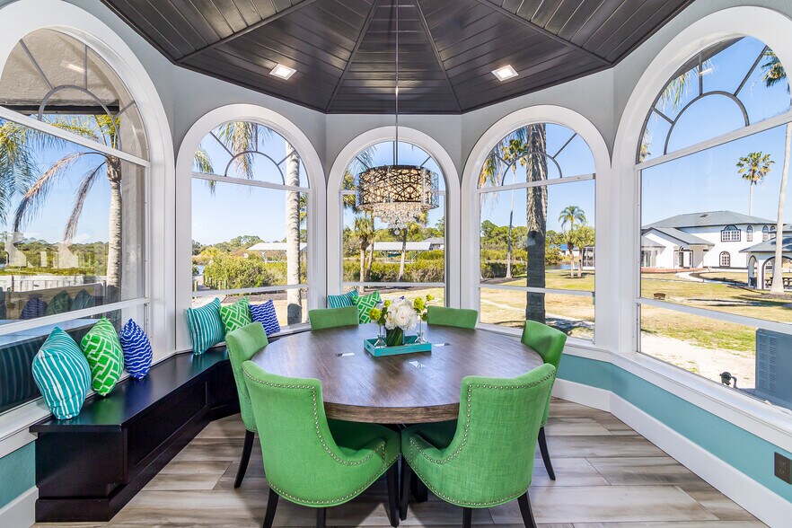 13000 Windcrest Dr, Port Charlotte, FL for sale - Building Photo - Image 3 of 15