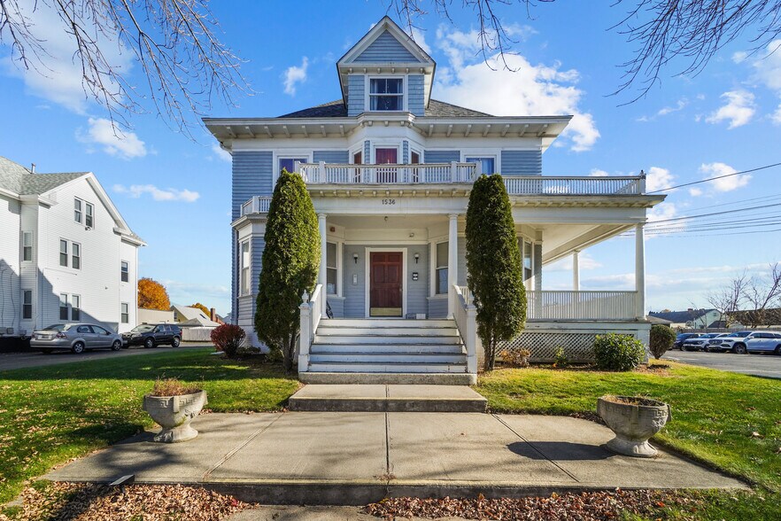 1536 Cranston St, Cranston, RI for sale - Building Photo - Image 1 of 1