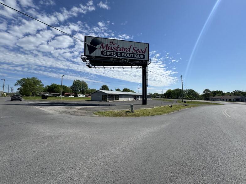 205 Mimosa Ln, Tahlequah, OK for sale - Building Photo - Image 1 of 34