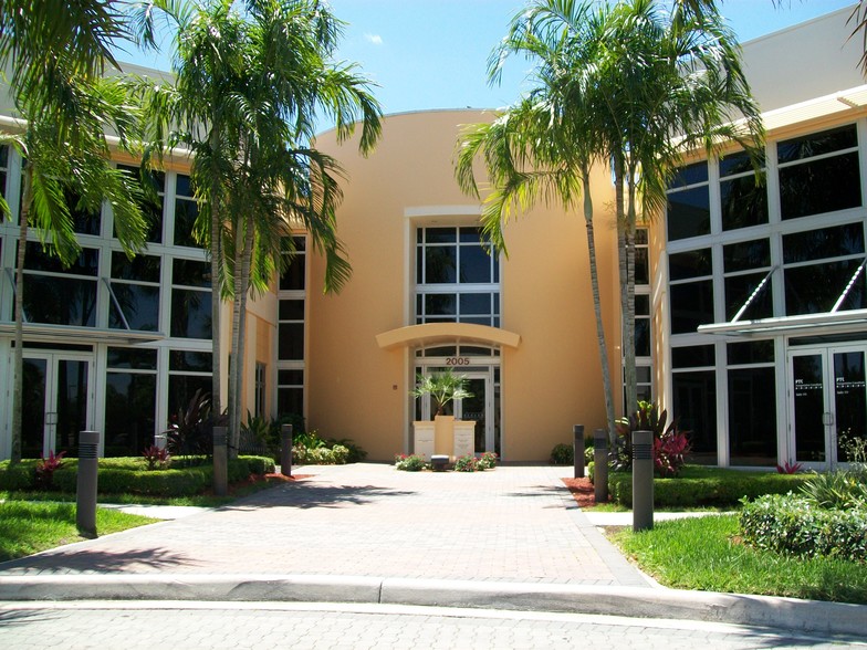 2005 Vista Pky, West Palm Beach, FL for lease - Building Photo - Image 2 of 6