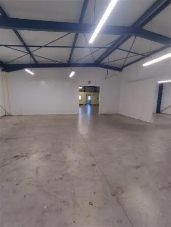 Location Entrepôt 400 m² - Photo 1