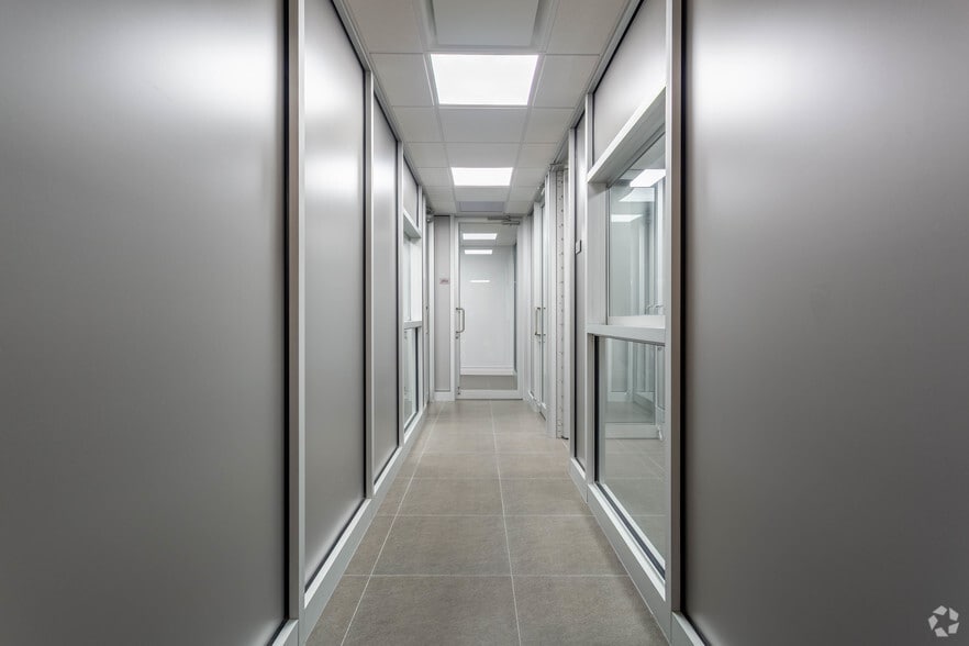 54 W 47th St, New York, NY for lease - Building Photo - Image 3 of 6