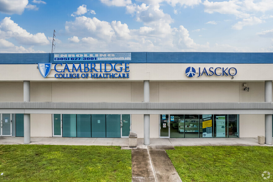 900 Park Centre Blvd, Miami Gardens, FL for lease - Building Photo - Image 3 of 22