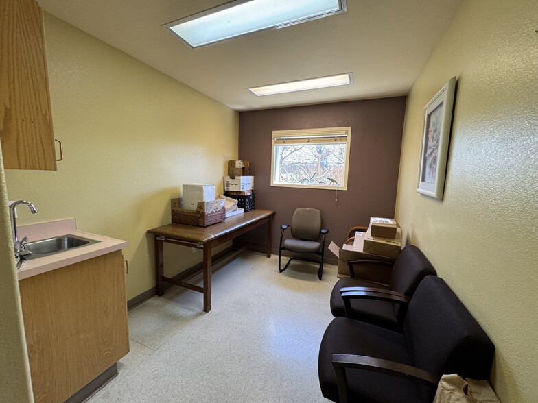 1190 Ryland St, Reno, NV for lease - Building Photo - Image 3 of 12