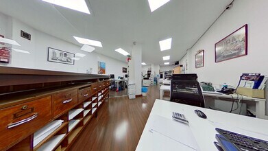 Retail in Madrid, Madrid for lease Interior Photo- Image 2 of 14