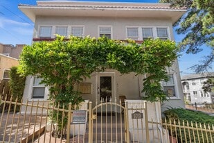 1019 E 33rd St, Oakland CA - Fourplex or Quadplex