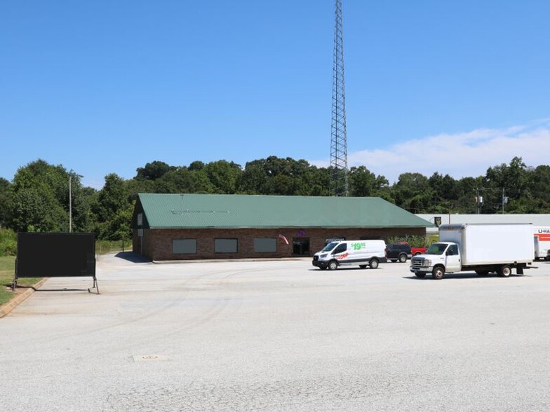 13435 E Wade Hampton Blvd, Greer, SC for lease - Building Photo - Image 1 of 16