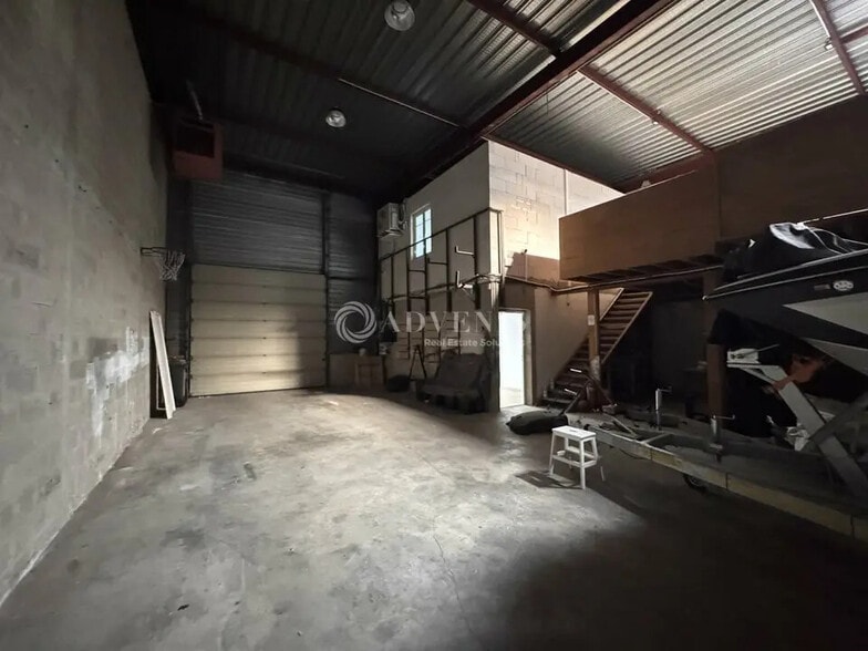 Flex in Gretz-Armainvilliers for lease - Interior Photo - Image 3 of 6