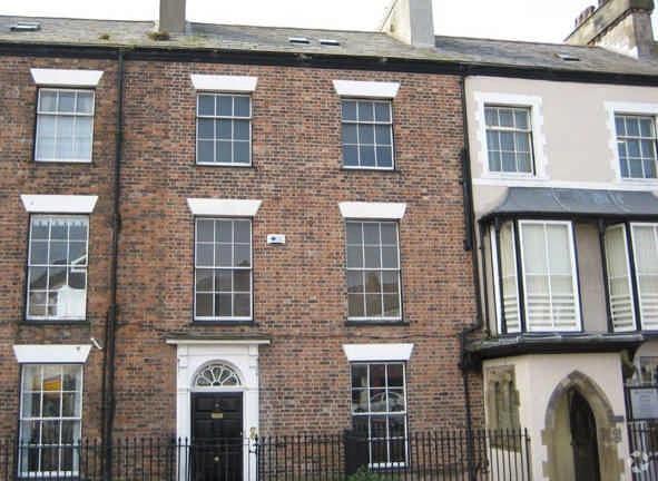 36 Castle Sq, Caernarfon for lease - Primary Photo - Image 1 of 1