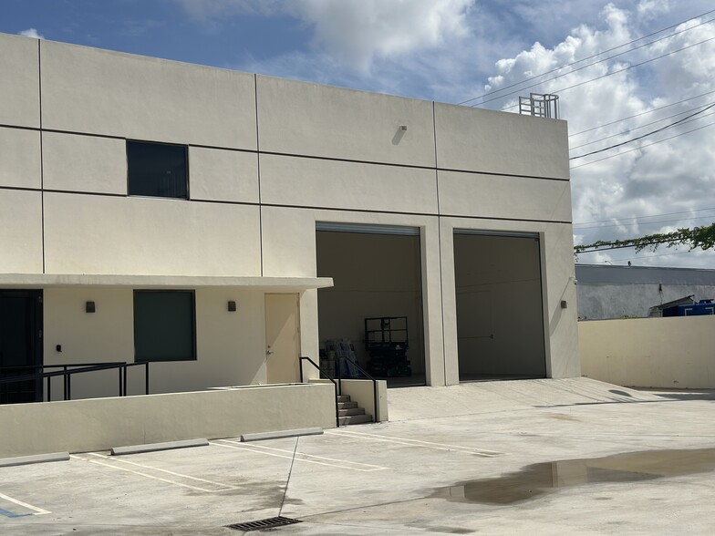 4733 E 10th Ln, Hialeah, FL for sale - Building Photo - Image 2 of 23