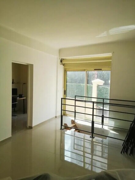 Office in Vincennes for sale - Building Photo - Image 2 of 3