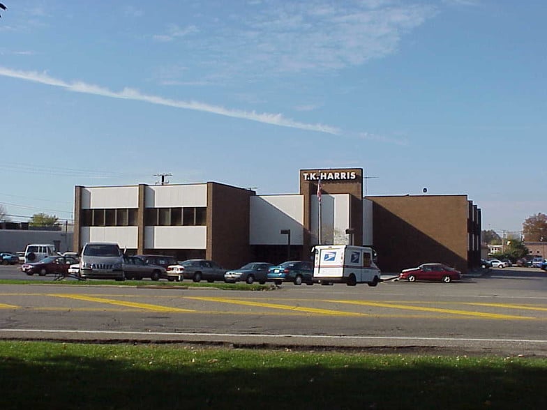 3930 Fulton Dr Nw, Canton, OH for lease - Building Photo - Image 1 of 5