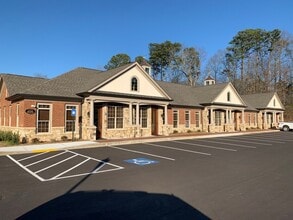 514 W Maple St, Cumming, GA for lease Interior Photo- Image 1 of 11