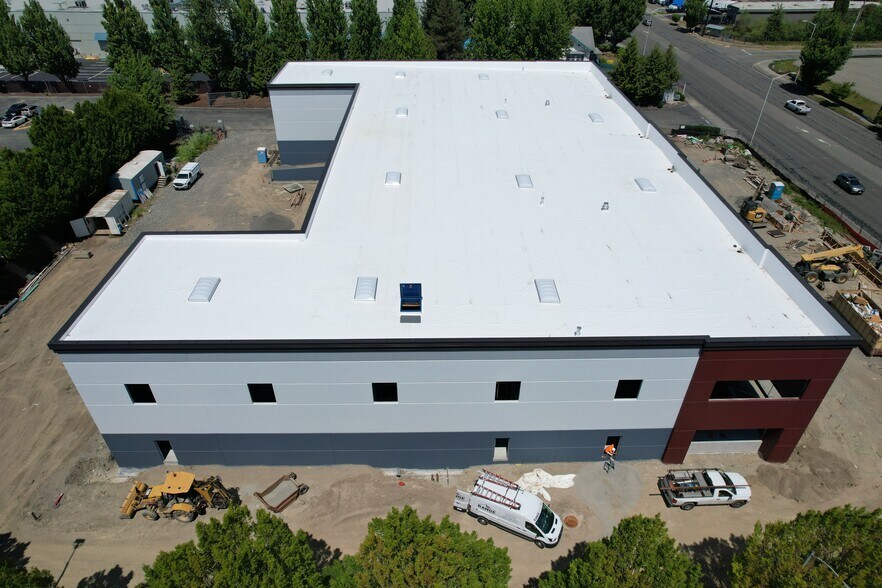 8325 S 218th St, Kent, WA for lease - Building Photo - Image 2 of 4