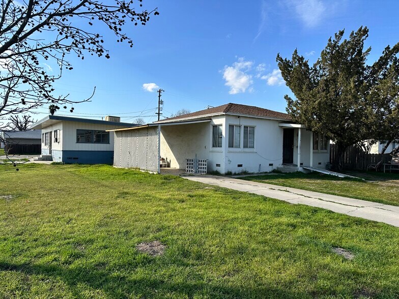 1728 Estes Ave, Corcoran, CA for sale - Primary Photo - Image 1 of 3