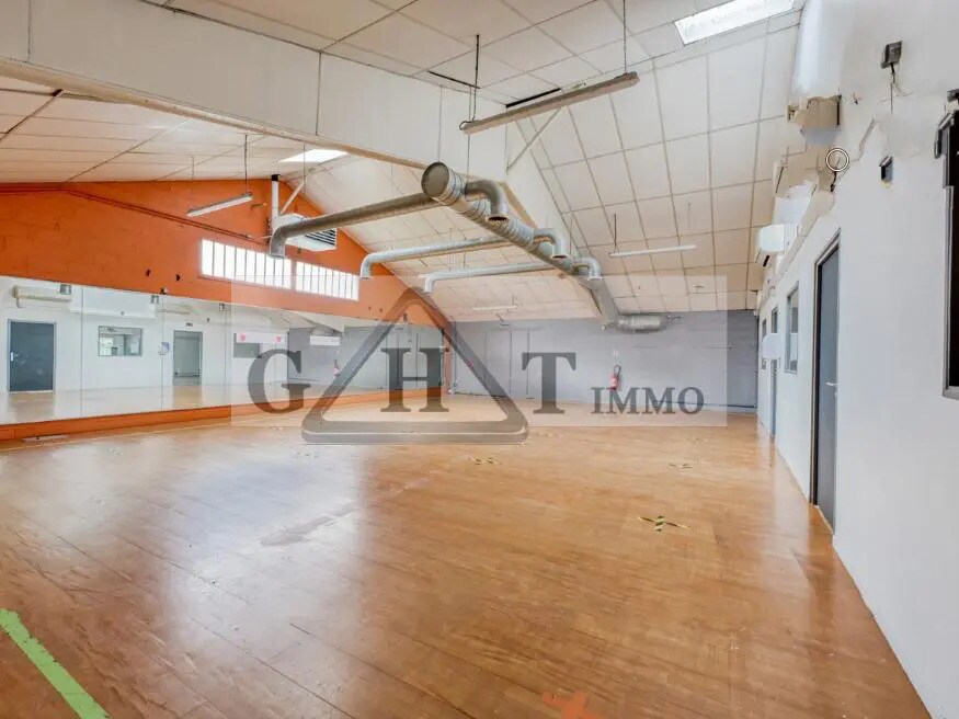 Industrial in Taverny for sale Interior Photo- Image 1 of 8