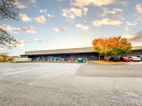 13475-13575 SW Millikan Way, Beaverton, OR for lease Building Photo- Image 2 of 18