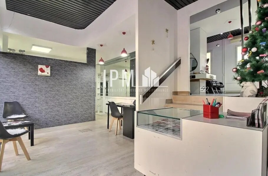 Retail in Marseille for sale Interior Photo- Image 1 of 6