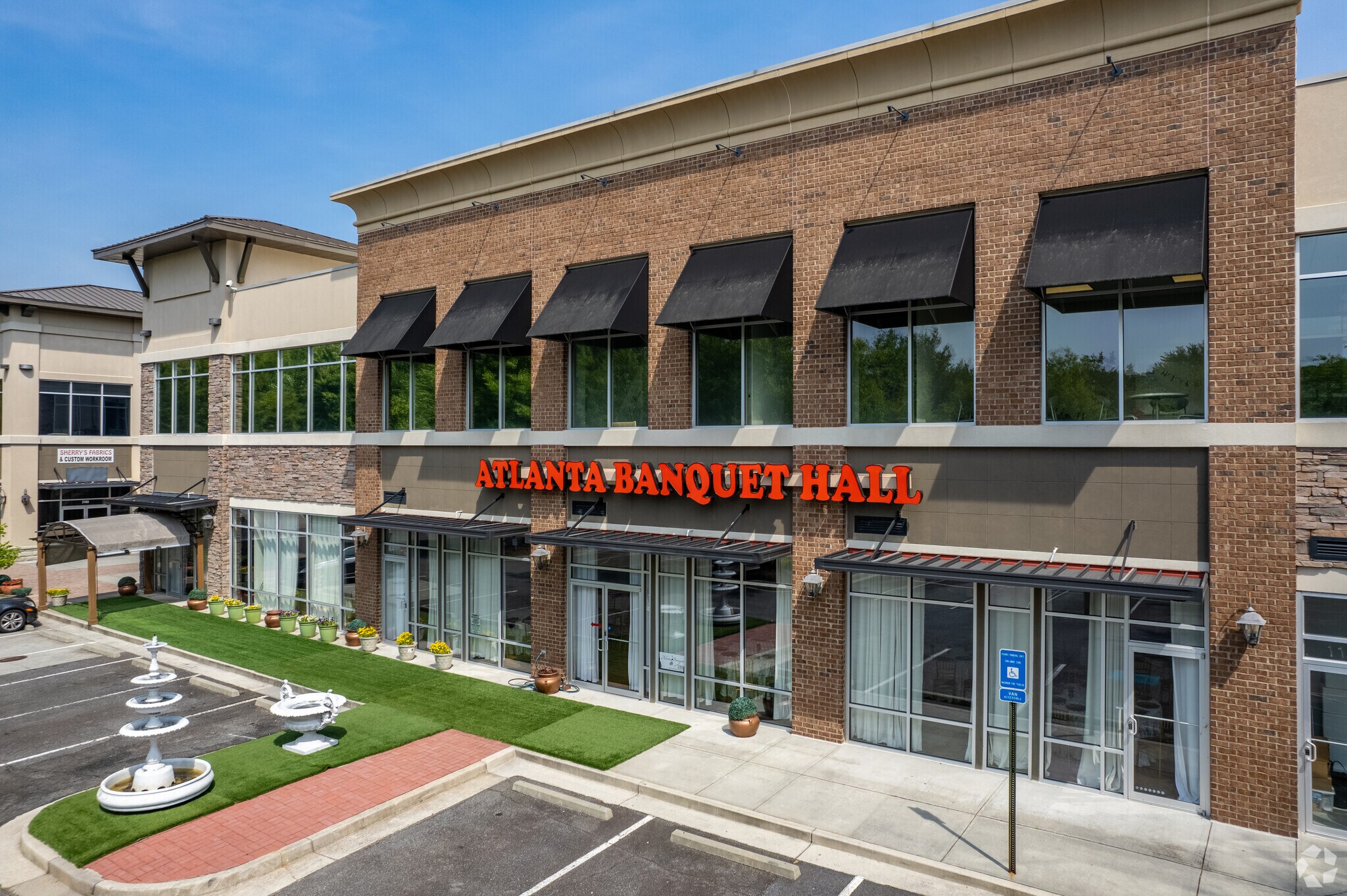 1300 Peachtree Industrial Blvd, Suwanee, GA for sale Primary Photo- Image 1 of 1