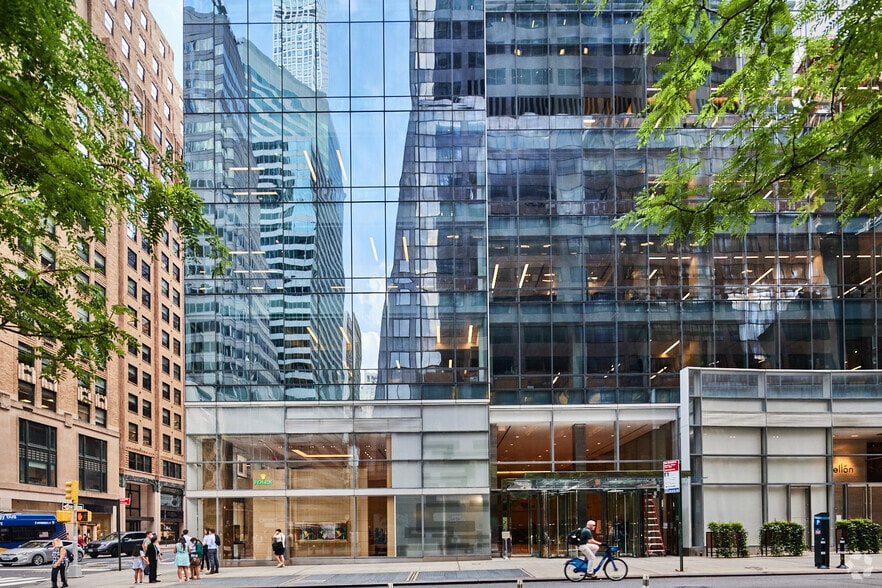 510 Madison Ave, New York, NY for lease - Building Photo - Image 2 of 8