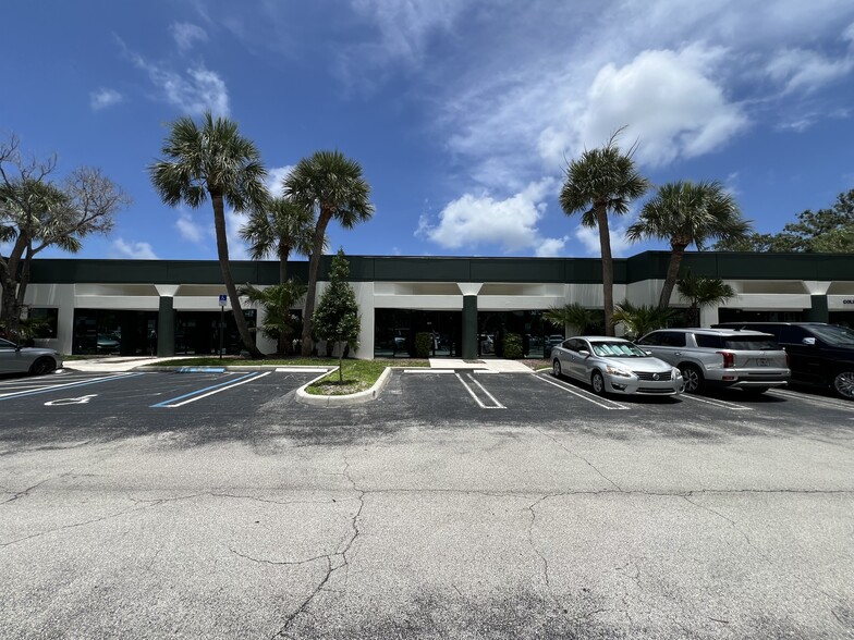 901 Northpoint Pky, West Palm Beach, FL for lease - Building Photo - Image 2 of 13