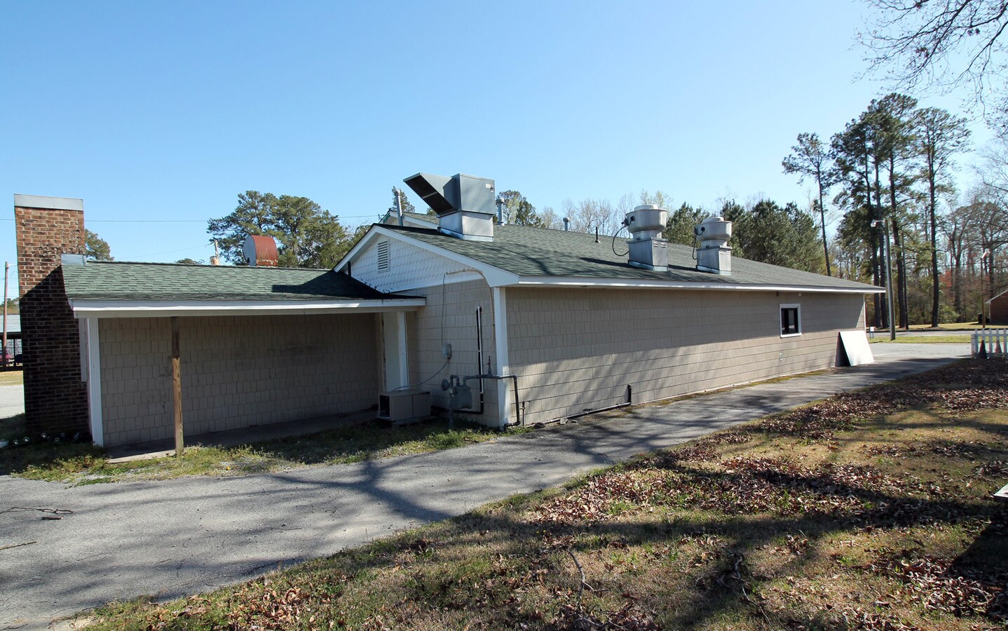 712 River Rd, Washington, NC 27889