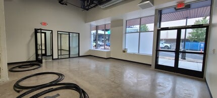 285 Liberty St, Salem, OR for lease Interior Photo- Image 1 of 6