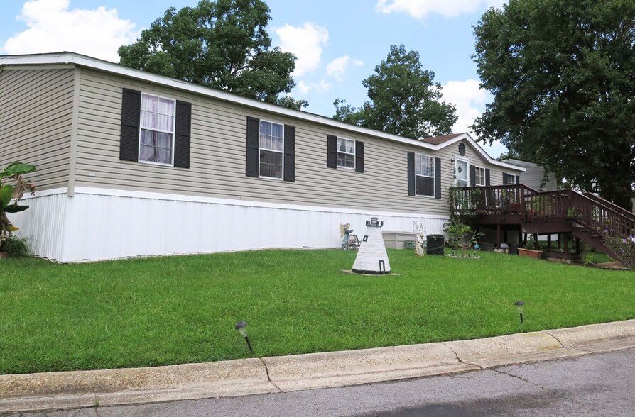 4457 Popps Ferry Rd, Diberville, MS 39540