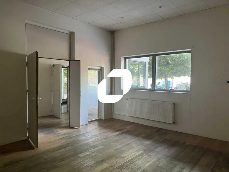 Office in Saint-Denis for lease - Interior Photo - Image 3 of 9