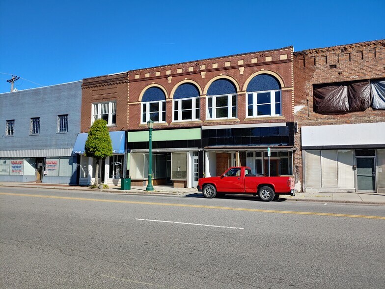 34 36 W Main St Thomasville Nc 27360 Retail For Lease Loopnet Com