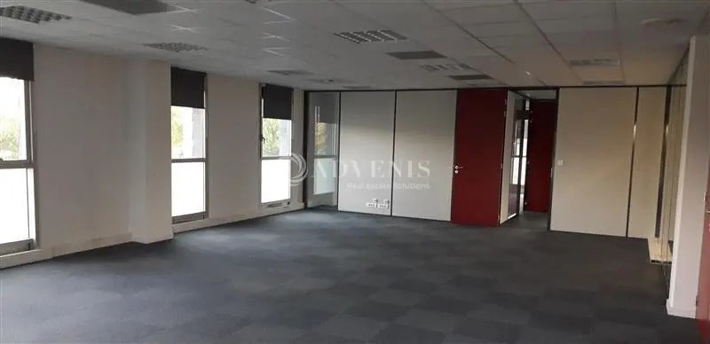 Office in Nantes for lease - Interior Photo - Image 2 of 4