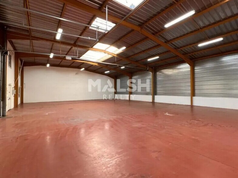 Office in Vénissieux for lease - Interior Photo - Image 2 of 11