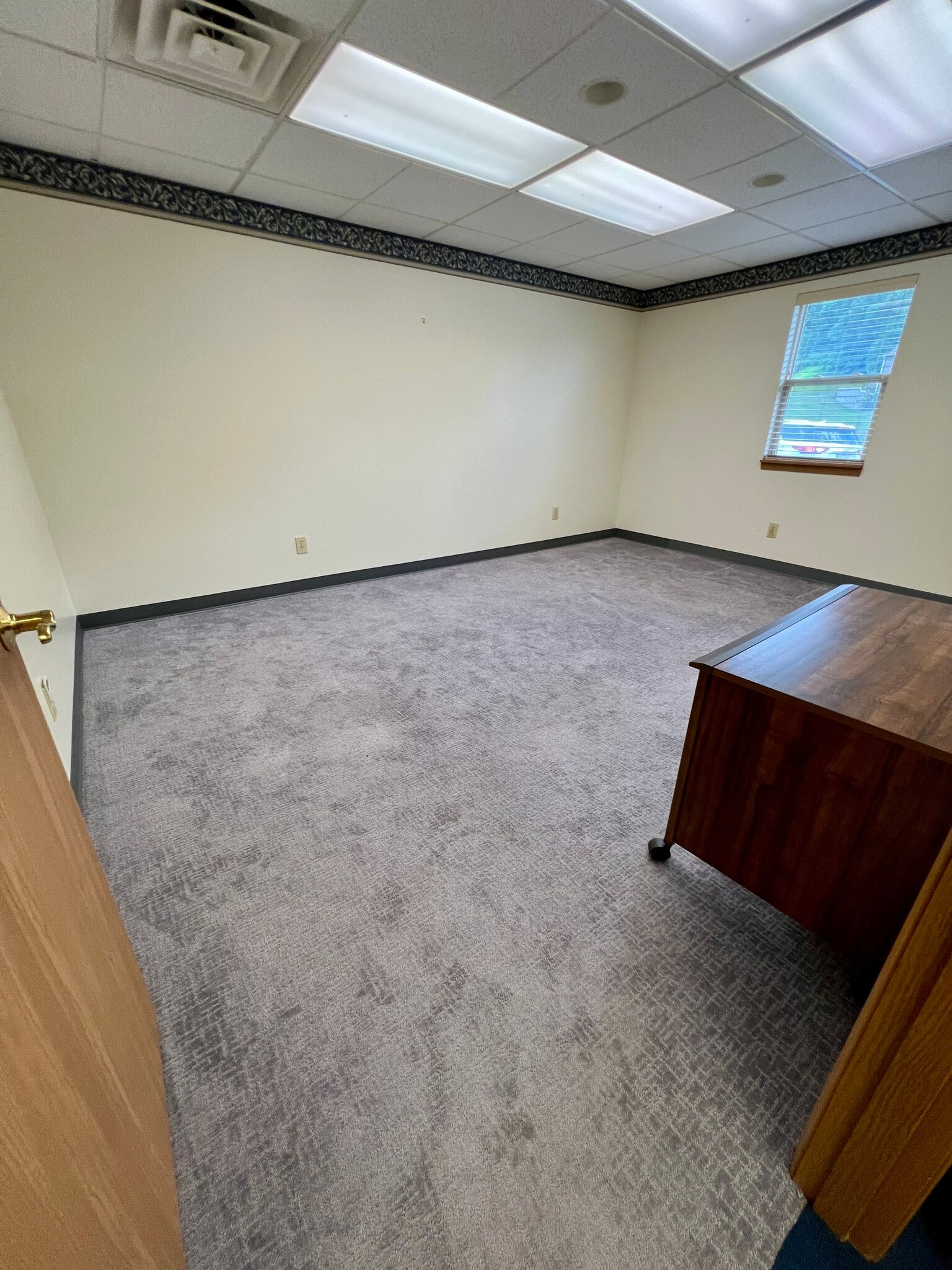 533 Rugh St, Greensburg, PA for lease Interior Photo- Image 1 of 14