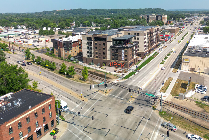 401 Broadway Ave N, Rochester, MN for lease - Building Photo - Image 2 of 23