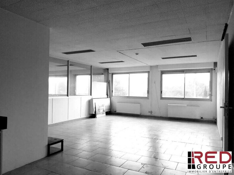 Bois De L'aune, Aix-en-Provence for sale - Interior Photo - Image 1 of 3