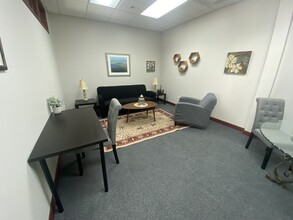 123 W Washington St, Oswego, IL for lease Interior Photo- Image 2 of 4