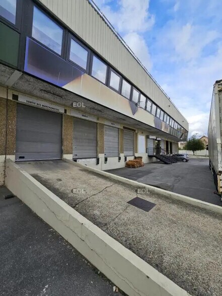 Flex in Vitry-sur-Seine for lease - Building Photo - Image 2 of 7