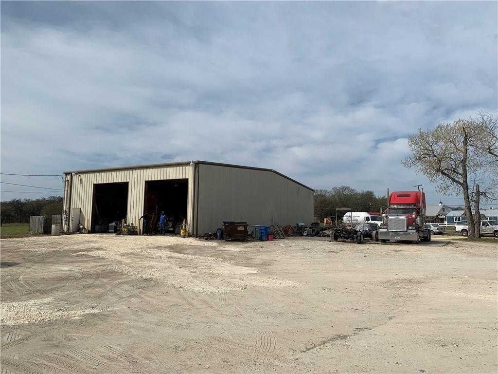 2042 E Henderson St, Cleburne, TX for sale Primary Photo- Image 1 of 1