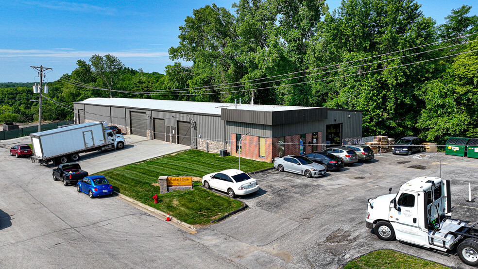 1121-1123 SW 28th St, Blue Springs, MO for lease - Building Photo - Image 2 of 4