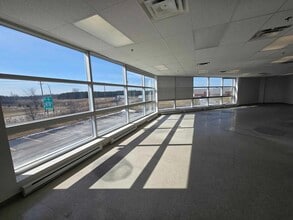 875 Saint-François, Laval, QC for lease Building Photo- Image 2 of 6