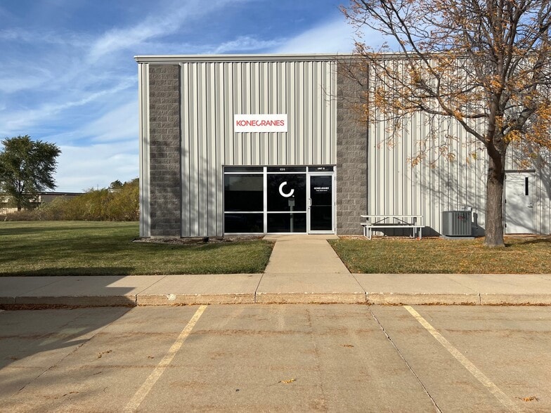 6540 4th St SW, Cedar Rapids, IA for lease - Building Photo - Image 3 of 6