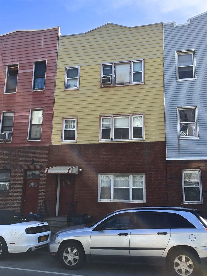 292A McGuinness Blvd, Brooklyn, NY 11222