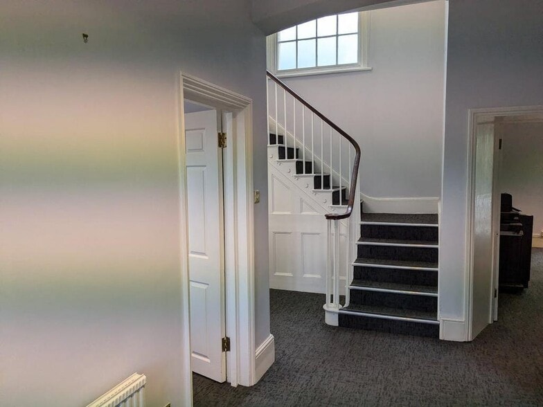 Horsham Rd, Cranleigh for lease - Interior Photo - Image 3 of 9