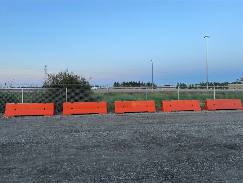 11010 Winterburn Rd NW, Edmonton, AB for lease - Building Photo - Image 2 of 3