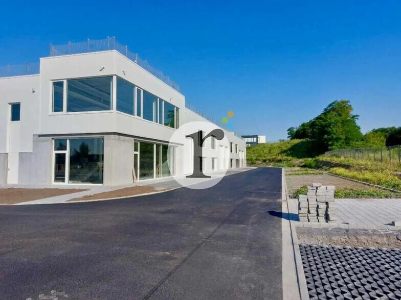 Office in Escaudain for lease - Building Photo - Image 2 of 7