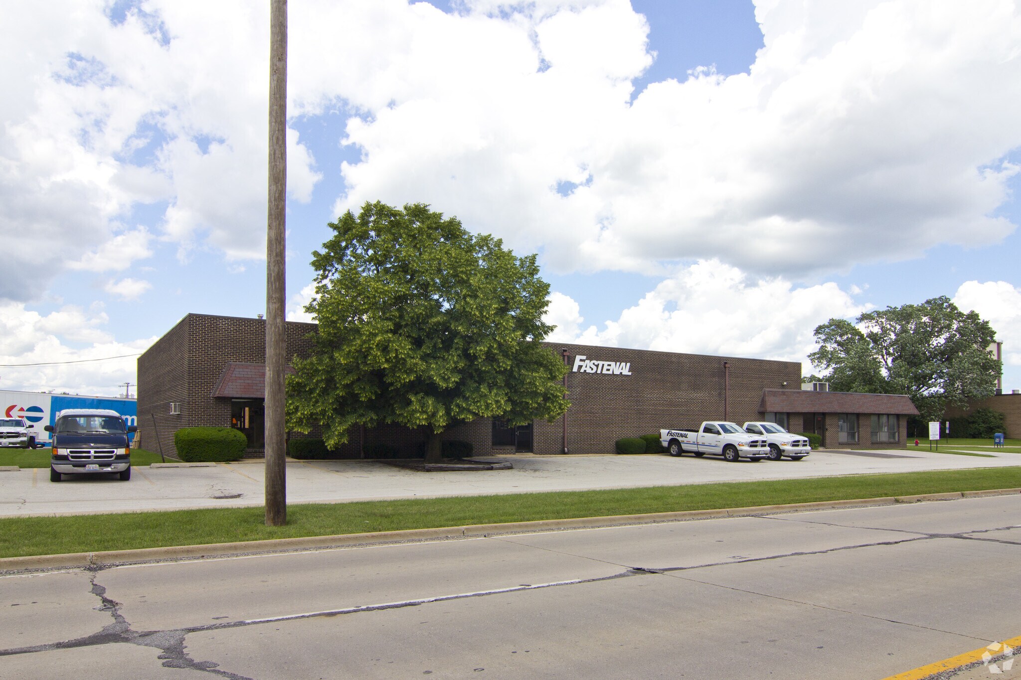 952 Seton Ct, Wheeling, IL for sale Primary Photo- Image 1 of 1